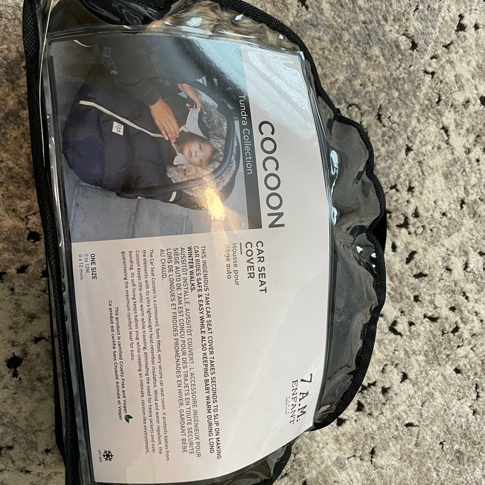 Like NEW, 7 A.M. Enfant cocoon car seat cover